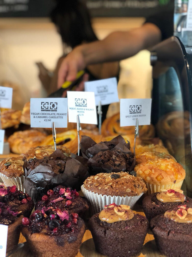 cakes-container-coffee